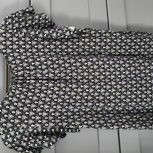 Bundle of 2 Dahlia Flowy Tops Size Small! - Picture 5 of 6